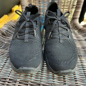 Skechers women’s Black Knit Slip-On Sneakers Size 9